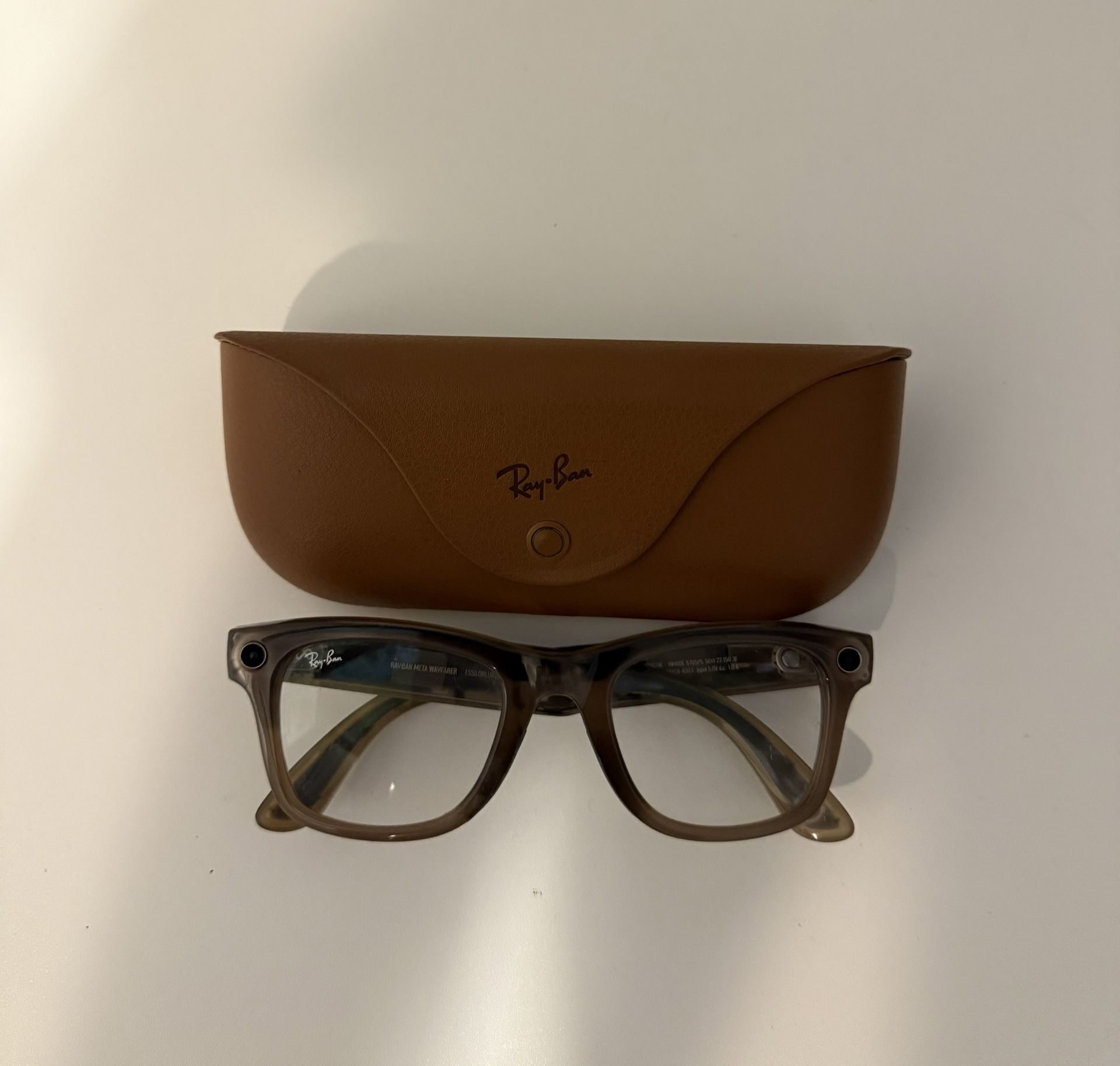 Ray-Ban Meta Wayfarer Smart Glasses (Shiny Caramel / Black Transition Lenses Gen 2)