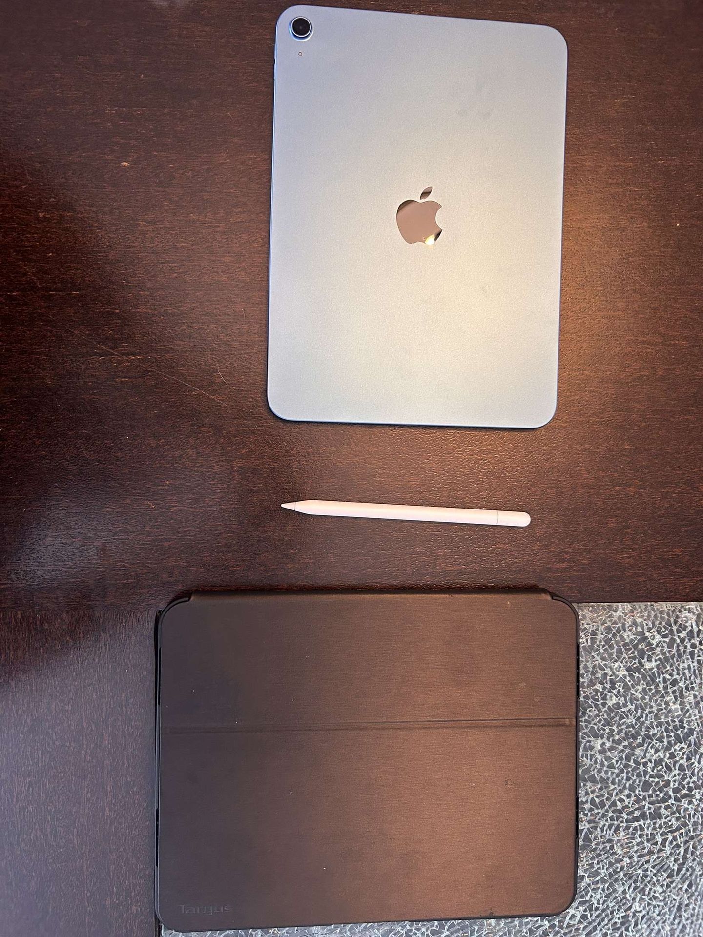 iPad(A16) Brand New Comes With Accessories.