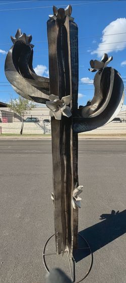 New Handcrafted Metal Saguaro Cactus 🌵 Yard Art Sculpture adorned with decorative metal flowers.
Approx. 8ft. 689.00
Delivery Available
Wednesda