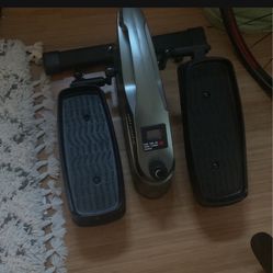 Small elliptical exercise machine easy to transport