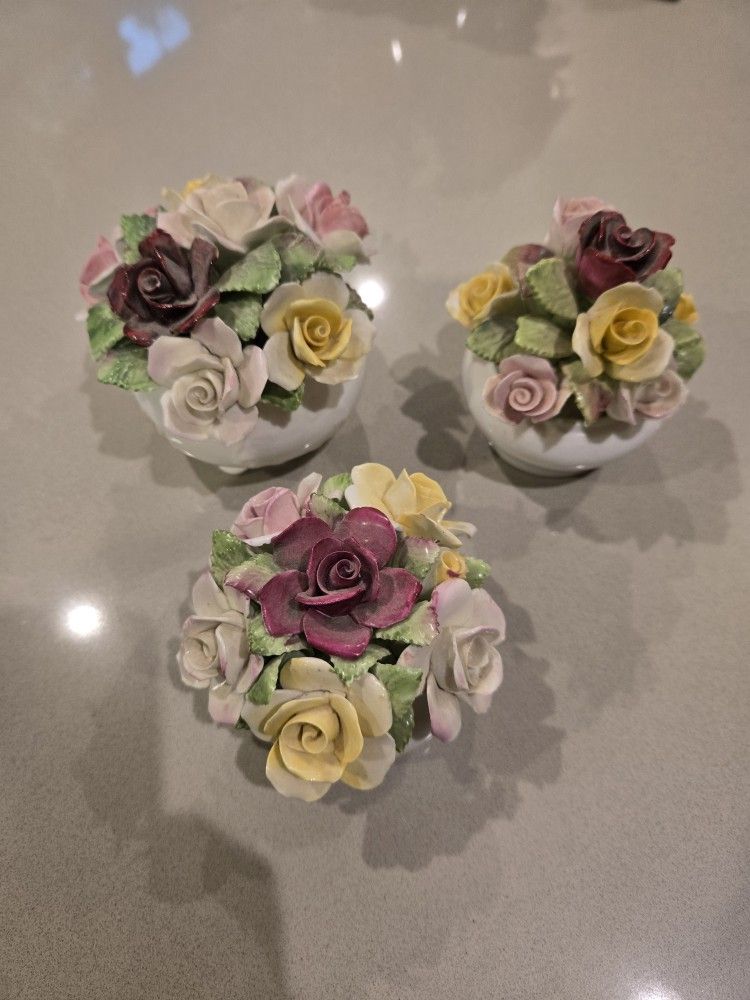 3 Porcelain basket flower bouquet Royal Doulton Royale Stratford Coalport (D)
