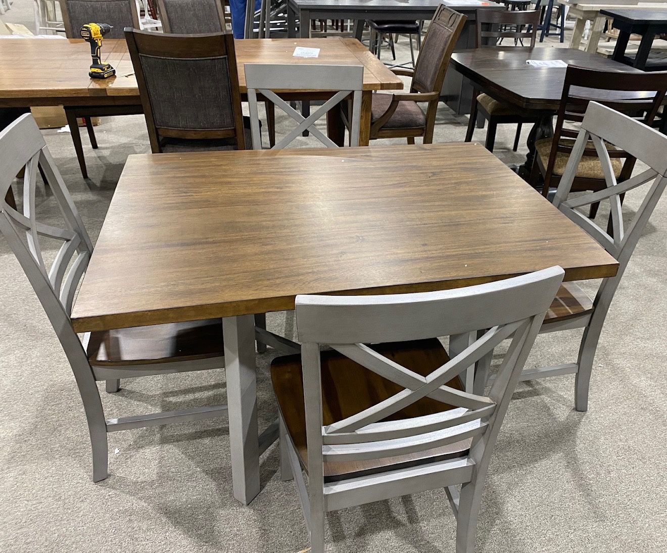 Mesas // Comedores // Dining Table In Stock// Disponible 99