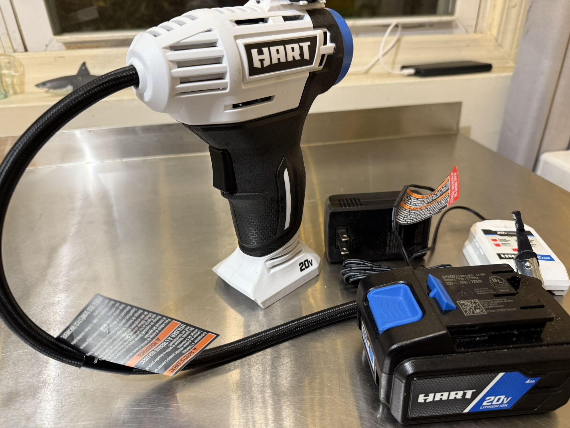 Hart Tire Inflator Digital Gauge With Battery 4ah And Charger New