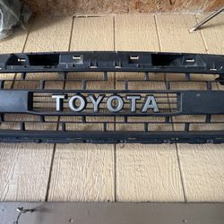 Toyota Tacoma Grills 