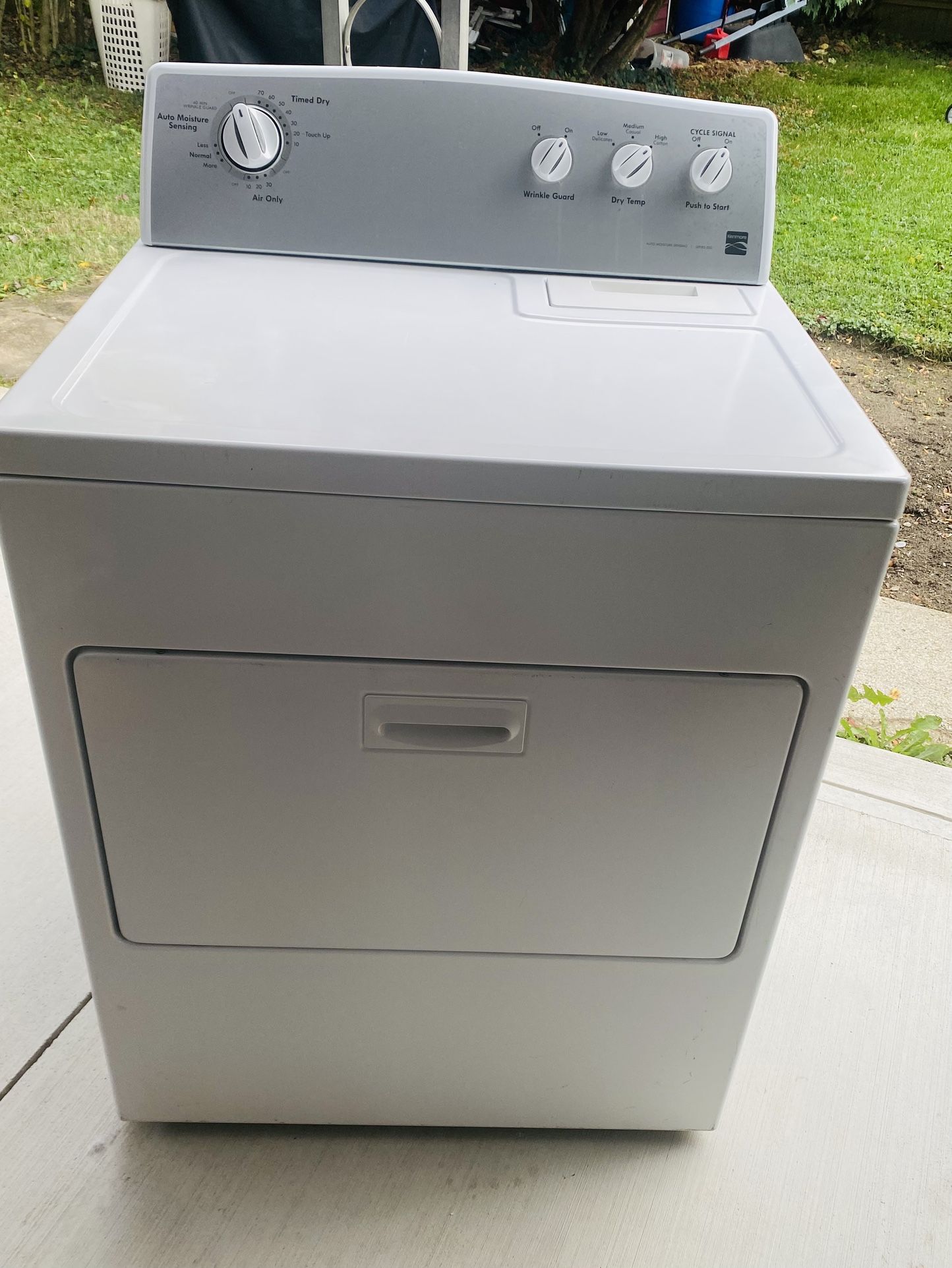 Kenmore electric dryer large capacity. In outstanding condition.