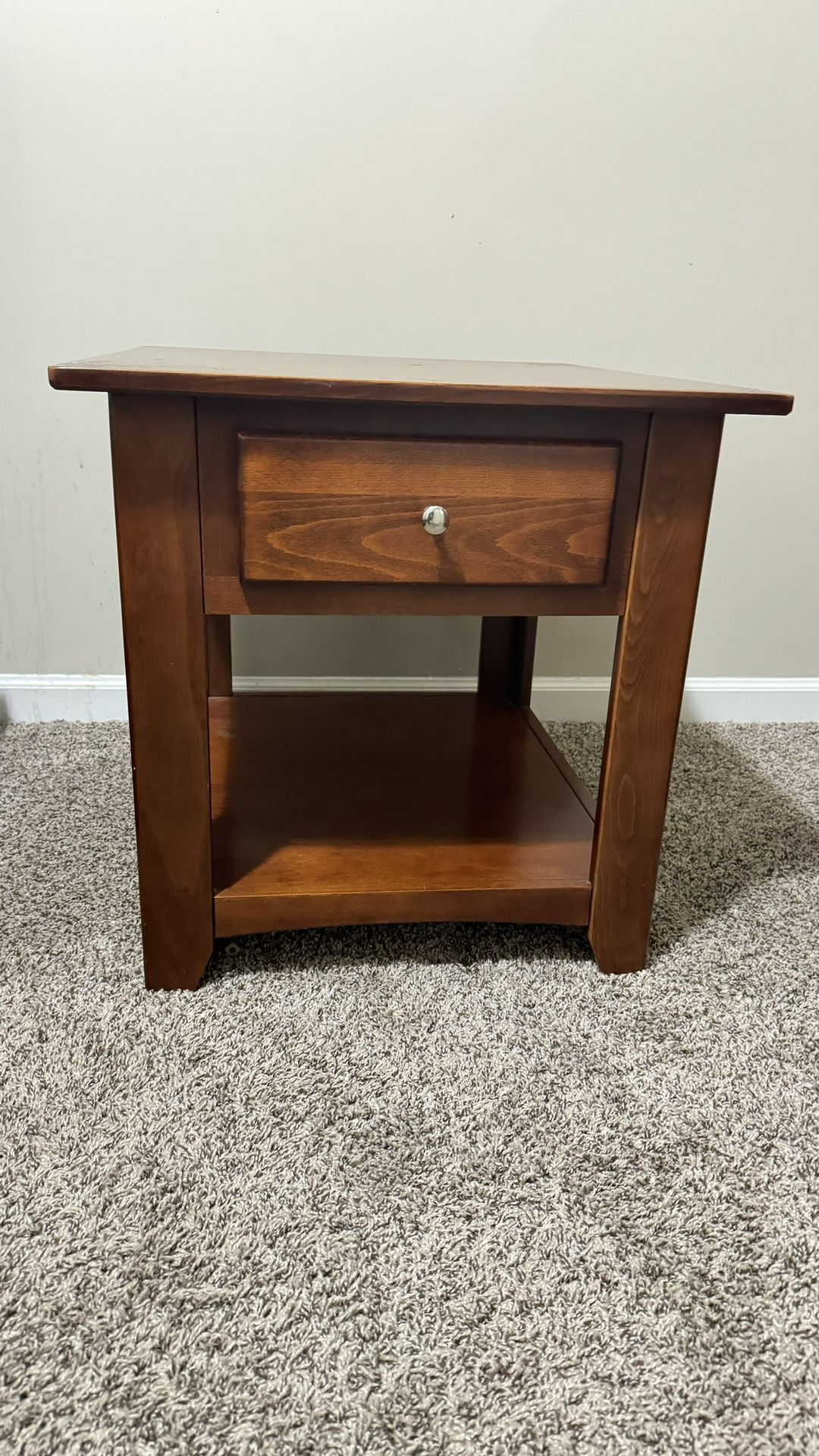 End table - Perfect Condition 