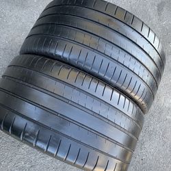 Two 285-35-20 Michelin Pilot Super Sport