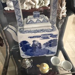 Vintage Chinese Blue And White Tea Pot