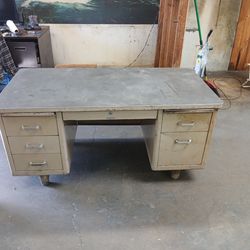 Desk / heavy all metal shop deak