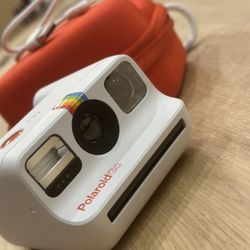 POLAROID GO CAMERA