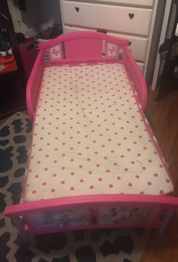 Minnie Mouse bes with mattress