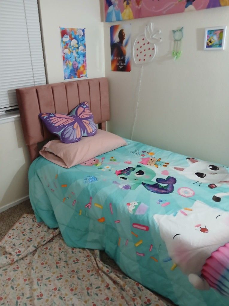 Twin Size Girl Bed Frame And Matress
