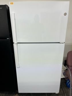 GE 33” WIDE REFRIGERATOR