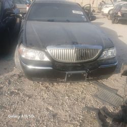 2011 Lincoln Towncar for parts