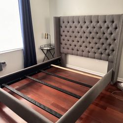 Sophisticated Gray Upholstered Diamond Tufted Queen Dive Bed Frame 