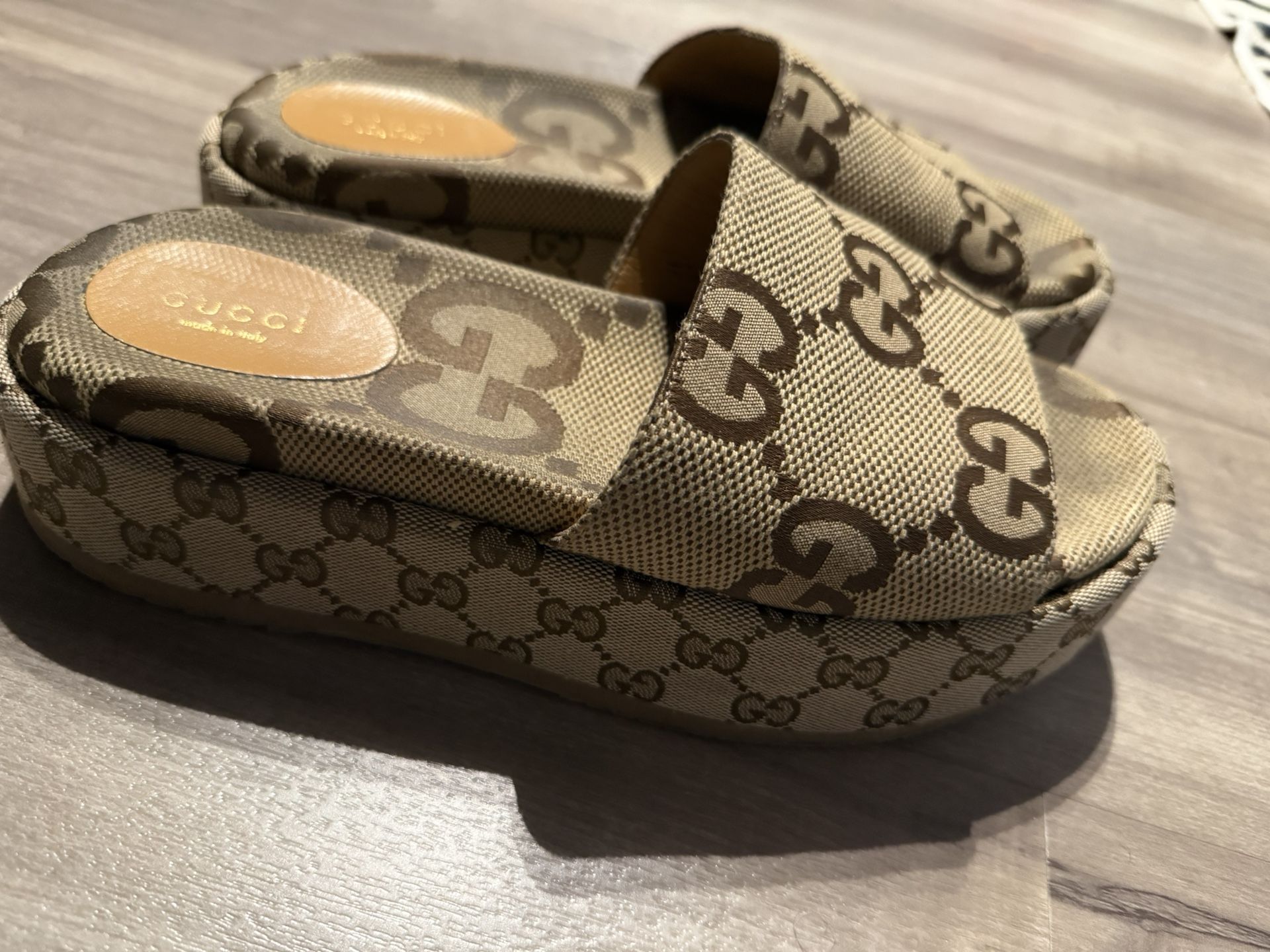 Women's platform slide sandal