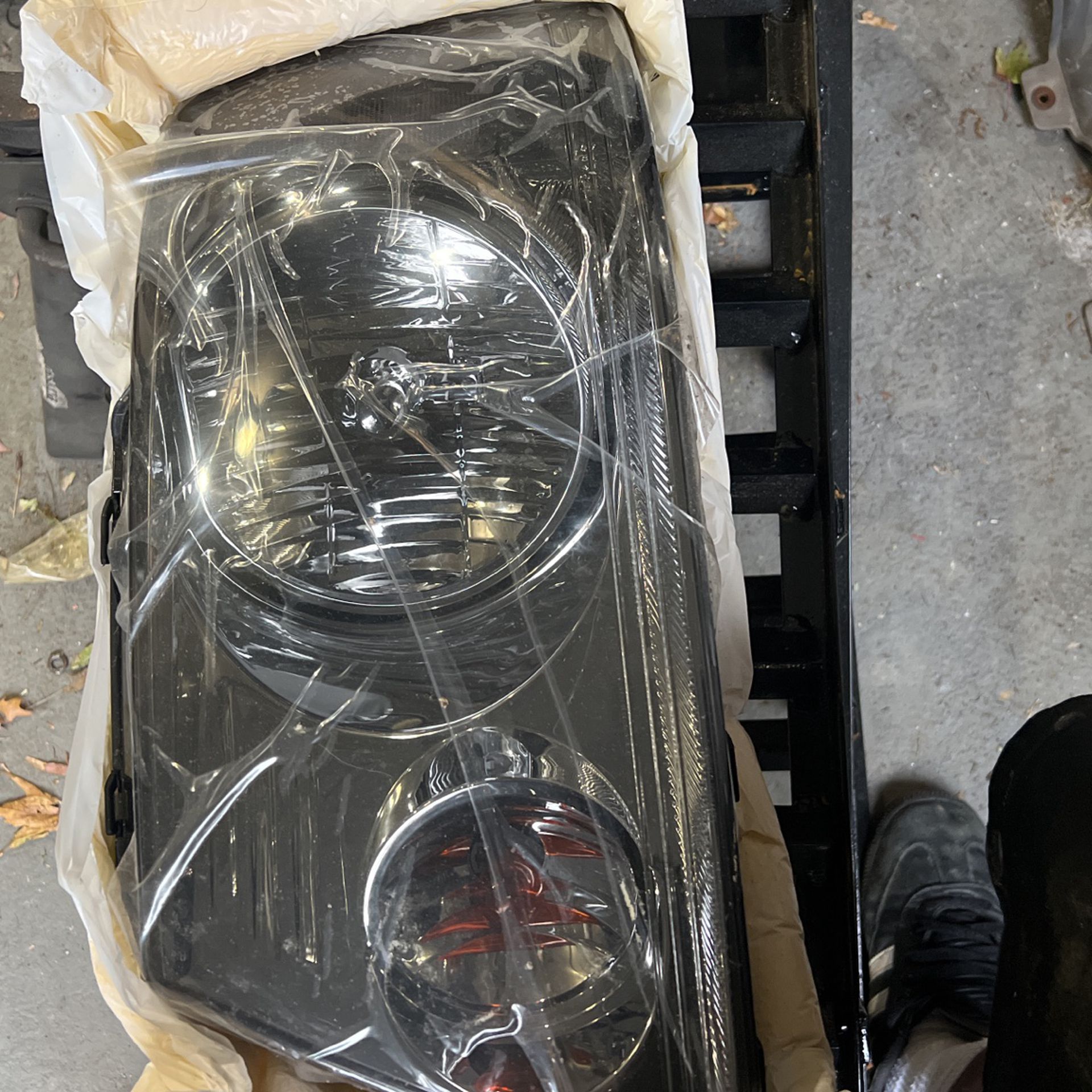 2004 - 2008 Ford F-150 Pair Of Head Lights