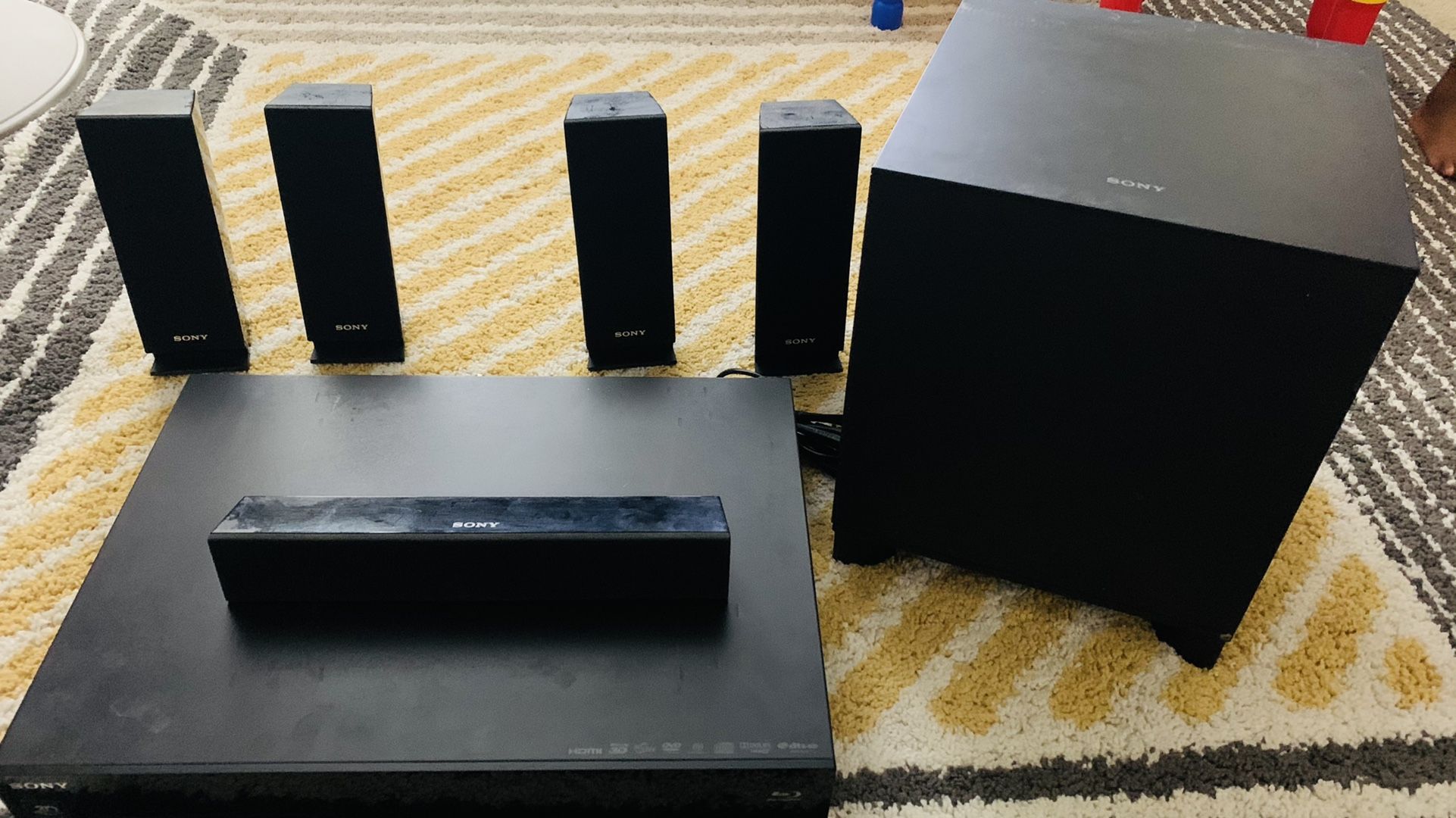 Sony 5.1 Speakers with Bluray Player (wired) - FREE