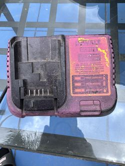 20 Volts Dewalt Charger