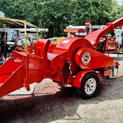 03 Large Morbark Chipper Ready For Work. 