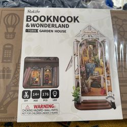 Book Nook Garden House Kit 