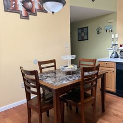 Dining table With 4 Chairs 