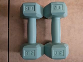 A set of 2lbs weights