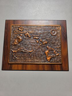 RAISED METAL PICTURE OF THE HAWAIIAN ISLANDS