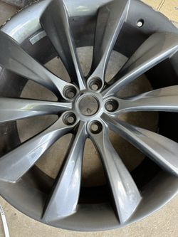 Bent Wheel Rim Tesla