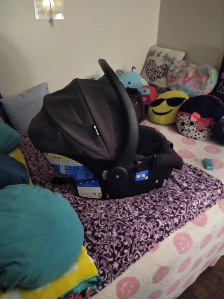 Safety First Newborn Carseat