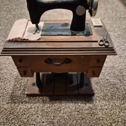 Music Box Sewing Machine Tiny Miniature Collector