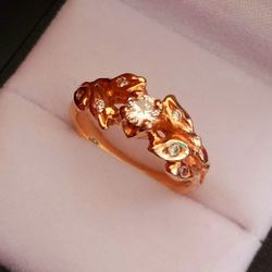 $500! Beautiful 14k Gold Diamond Ring Size 6.75