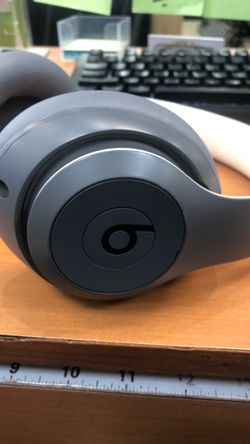 Beats Over-Ear Headphones Gray