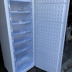 Hamilton Beach White Upright Freezer