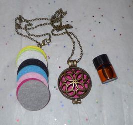 Bronze Diffuser Necklace with 1ml essential oil