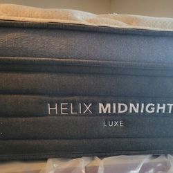 Helix, Luxe Midnight, Twin XL, Cover: Original Cover, Top Layer: Original Layer Like New
