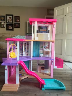 Barbie dreamhouse