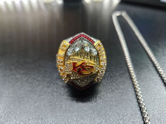 Kansas City Chiefs Championship Replica Ring with necklace