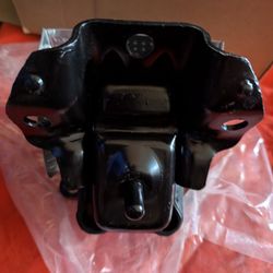 2008 to 2013 Chevrolet Silverado engine mounts