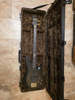 JC Custom Schecter Bass With Gator Case 1200