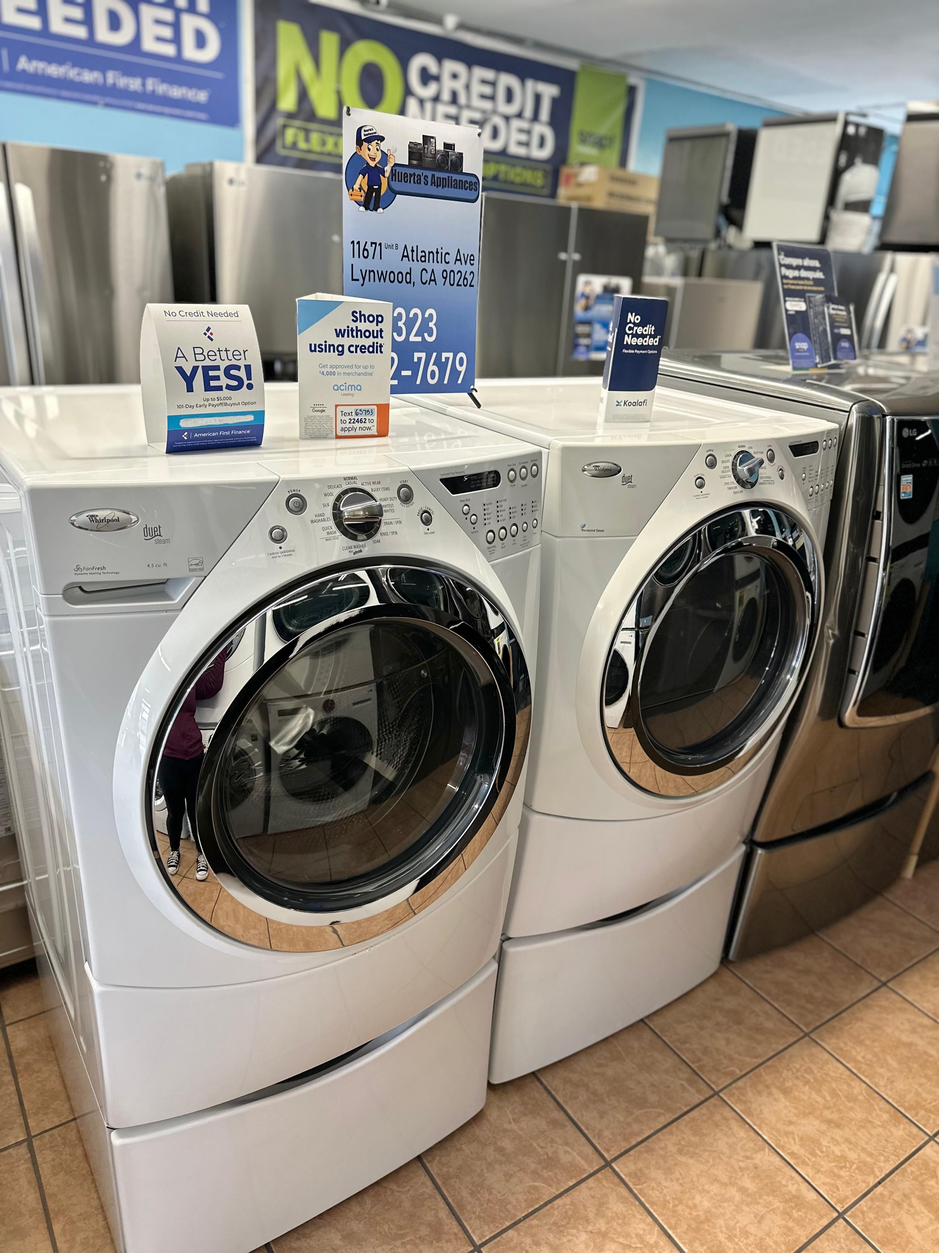 Whirlpool Washer and Dryer Set With Pedesatals