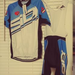 Cool Max cycling Outfit