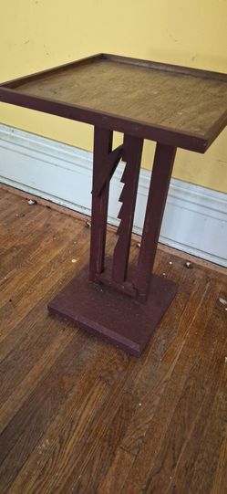 Adjustable end table