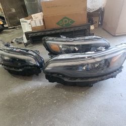 2019 2020   Cherokee Headlights Part  $$400 Eash  