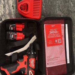 Milwaukee M12 Screwing Kit