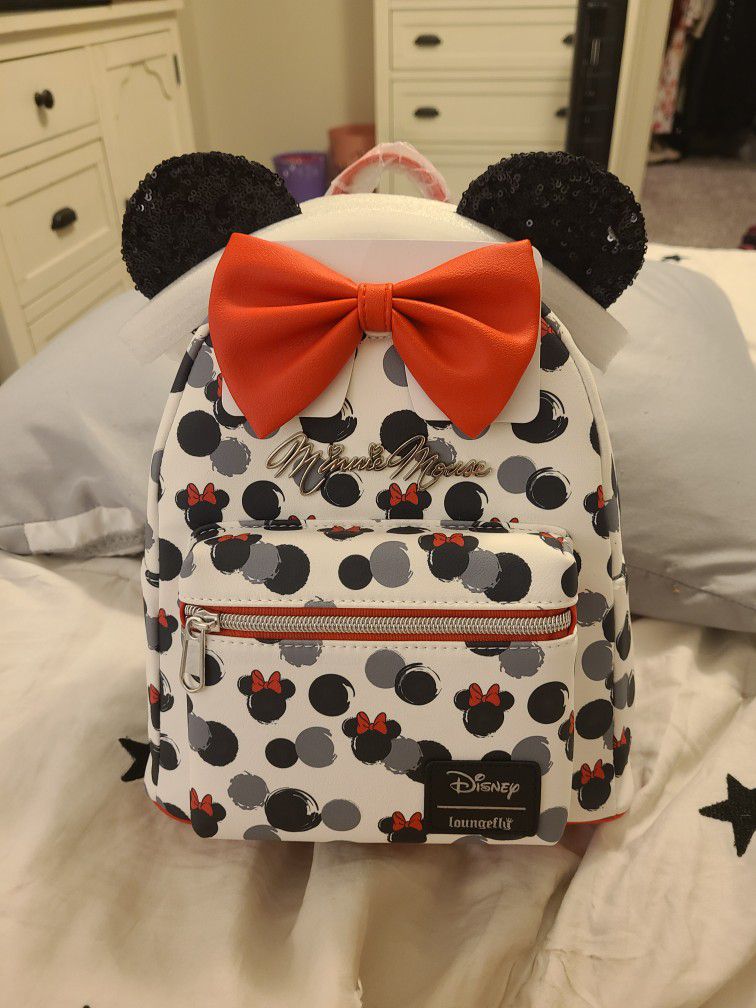 NWT. Minnie Mouse Loungefly Mini Backpack. 