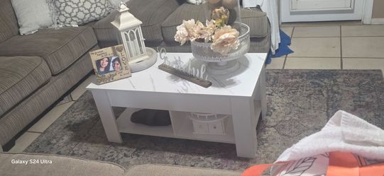 Livingroom table . Excellents shape $70