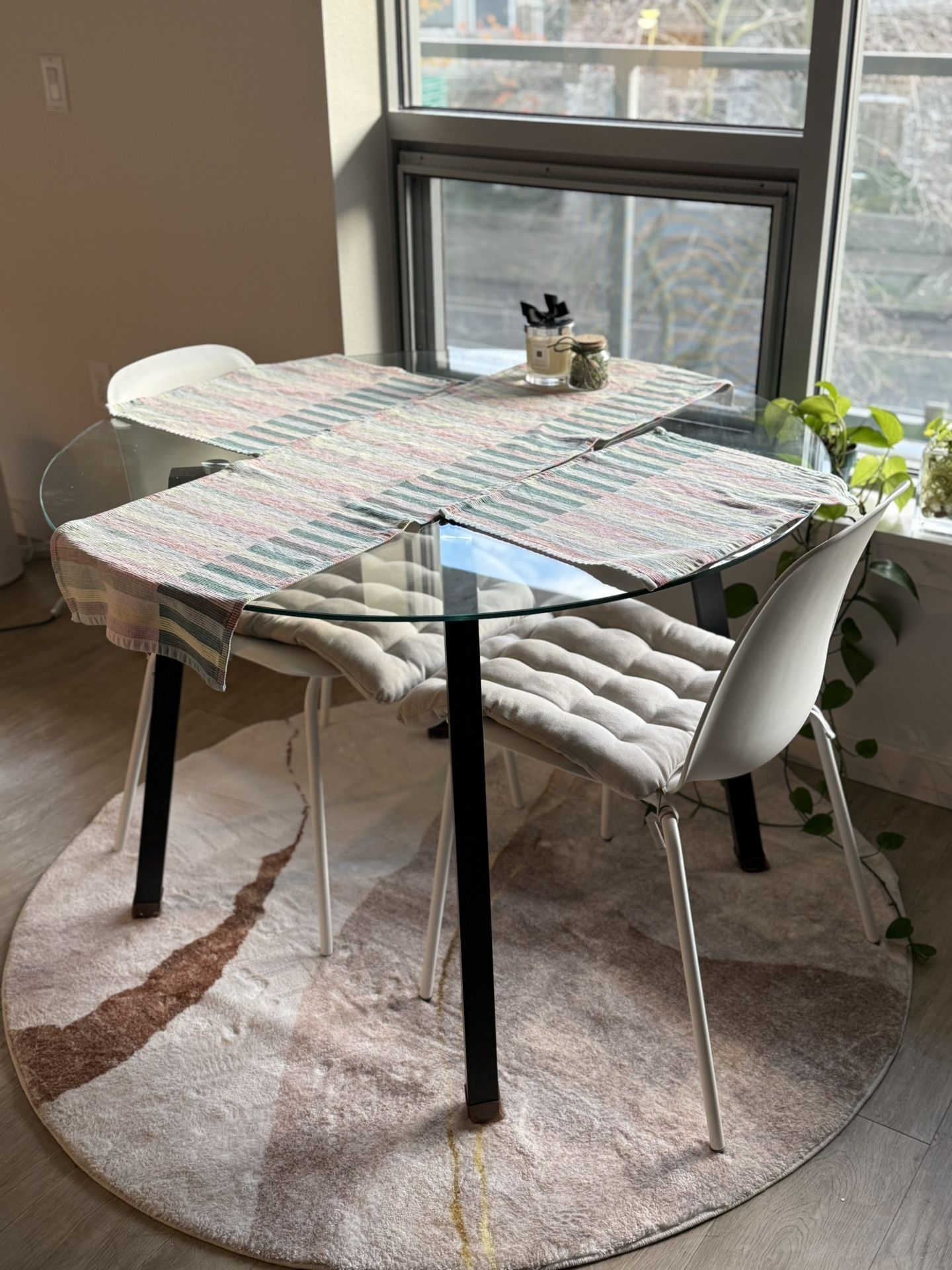 42 Inch Round Glass Dining Table With Clear Glass Countertops And Black Metal Legs