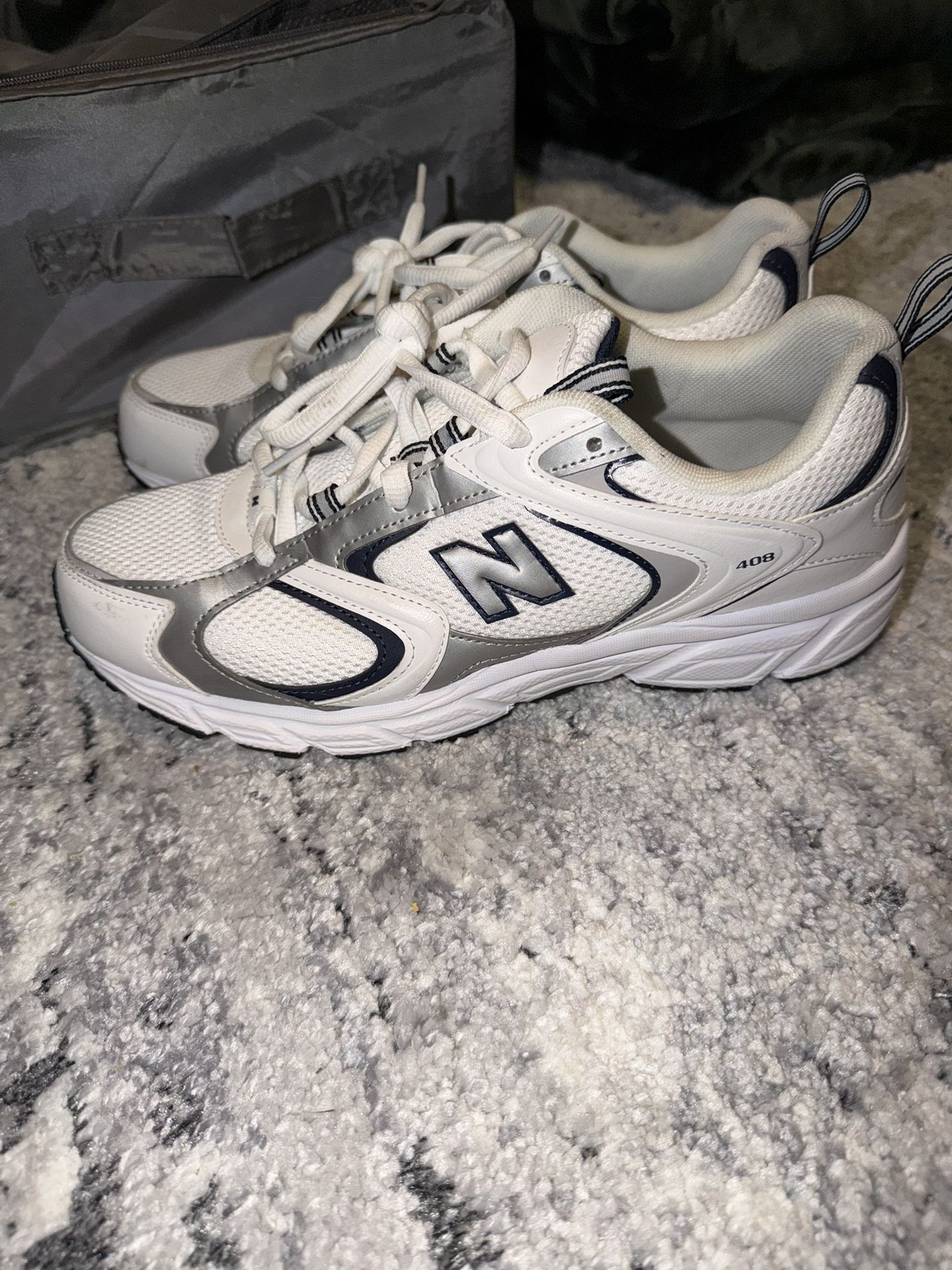 MENS New Balance 408