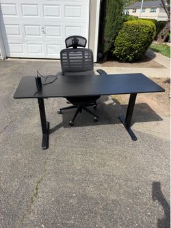 Adjustable standing desk and workpro ergonomic chair